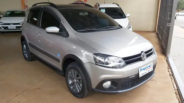 Carro Volkswagen CrossFox 2014 1.6 VHT (Flex)