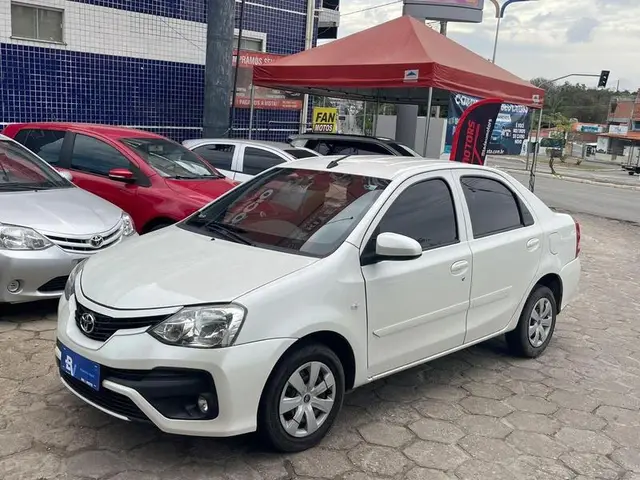 Carro Toyota Etios Sedan 2018 X 1.5 (Flex)