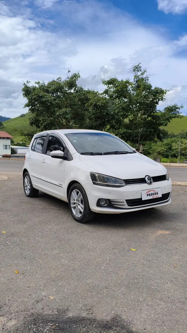 Carro Volkswagen Fox 2015 Highline 1.6 16v MSI (Flex)
