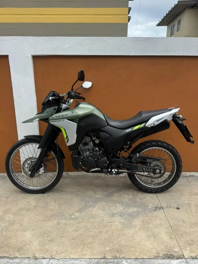 Moto Yamaha XTZ 250 Lander 2025 Connected