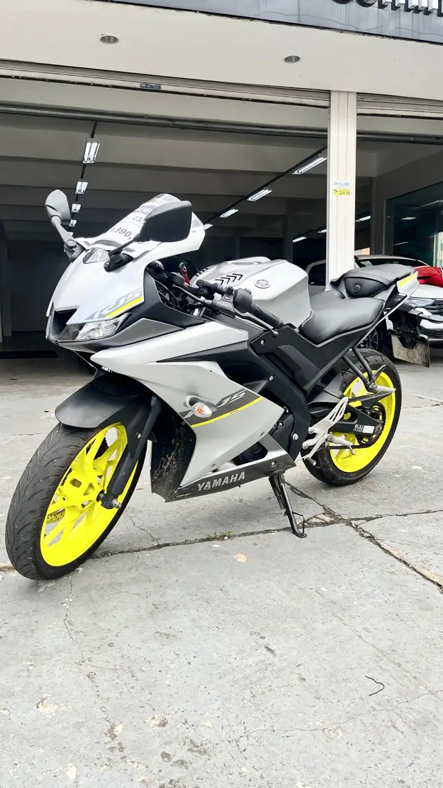 Moto Yamaha YZF R15 2024 ABS
