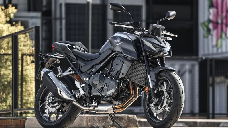 Honda lança CB750 Hornet com mais tecnologia, mas tem polêmica