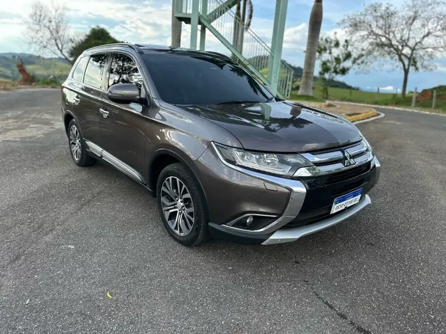 Carro Mitsubishi Outlander 2016 2.2 DI-D 4WD (Aut)