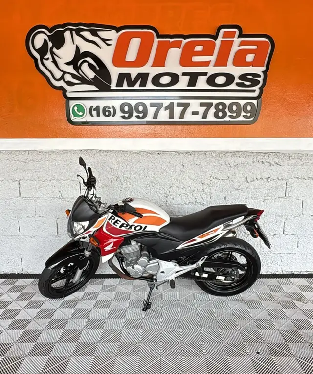 Moto Honda CB 300R 2014 Repsol