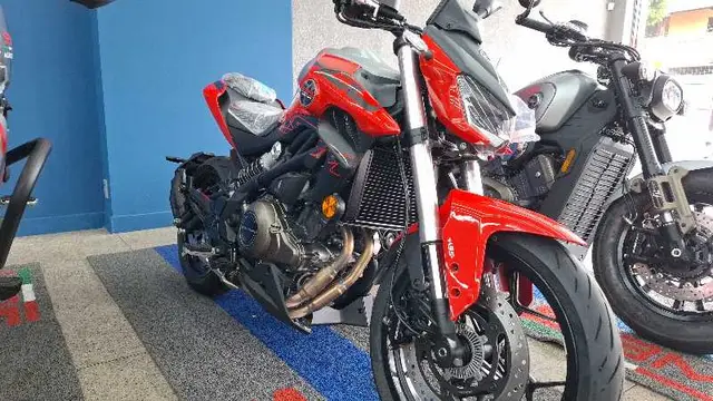 Moto Shineray SBM 400S 2026 ABS