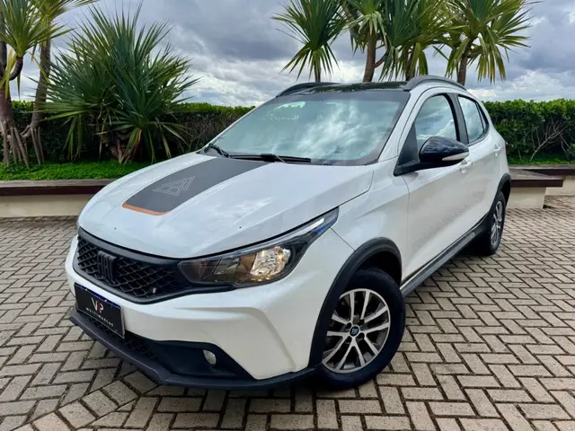 Carro Fiat Argo 2024 Trekking 1.3