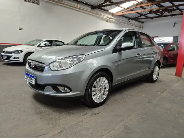 Carro Fiat Grand Siena 2015 ESSENCE ITALIA 1.6 Flex 16V