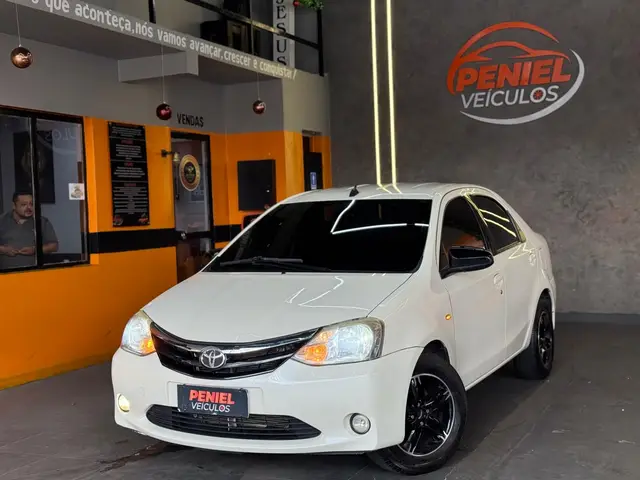 Carro Toyota Etios Sedan 2017 X 1.5 (Aut) (Flex)