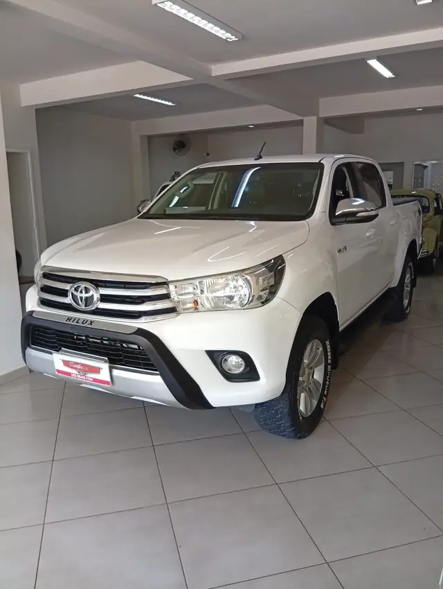 Carro Toyota Hilux Cabine Dupla 2017 Hilux 2.8 TDI SRV CD 4x4 (Aut)