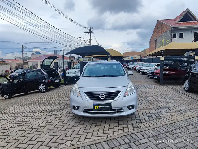 Carro Nissan Versa 2013 1.6 16V SL (Flex)