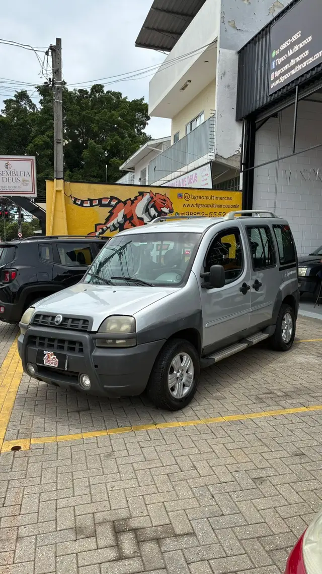 Carro Fiat Doblò 2005 Adventure 1.8 8V