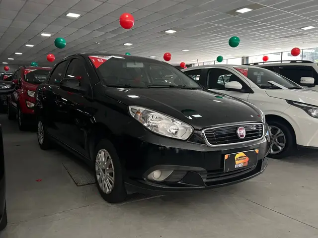 Carro Fiat Grand Siena 2018 Attractive 1.0 (Flex)