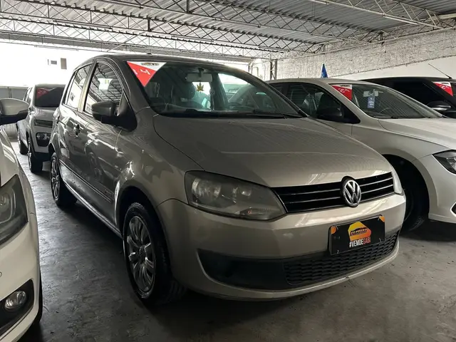 Carro Volkswagen Fox 2014 1.0 TEC (Flex) 4p