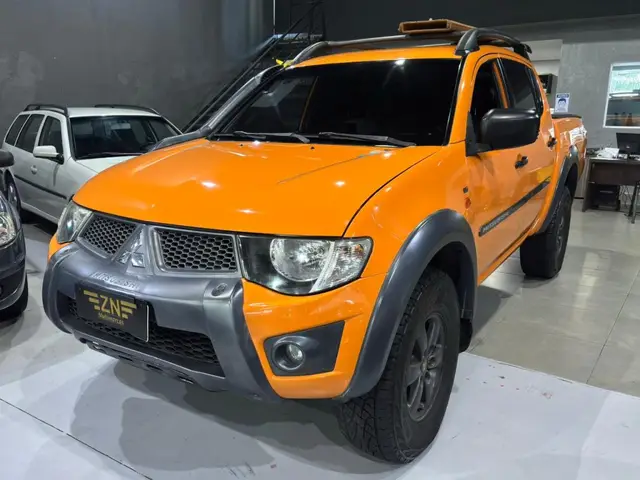 Carro Mitsubishi L200 Triton 2016 HLS Chrome Ed. 2.4 CD Flex Mec.