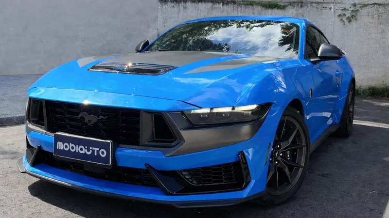 Ford Mustang Dark Horse é feito para pista, mas roda bem (até demais) na cidade