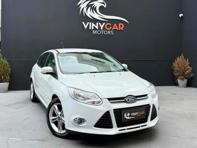 Carro Ford Focus Hatch 2015 SE Plus 2.0 16V PowerShift