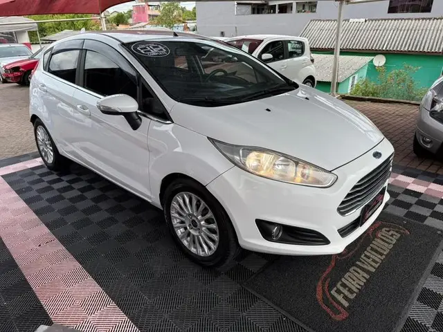 Carro Ford Fiesta Hatch 2014 Titanium Powershift 1.6 (Flex)