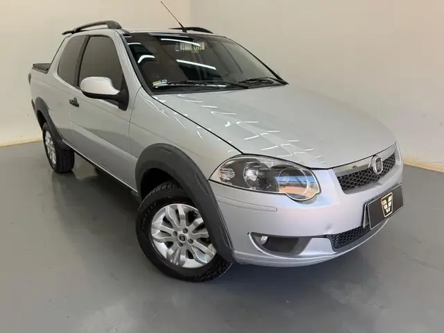 Carro Fiat Strada 2015 Trekking 1.6 16V (Flex) (Cabine Dupla)