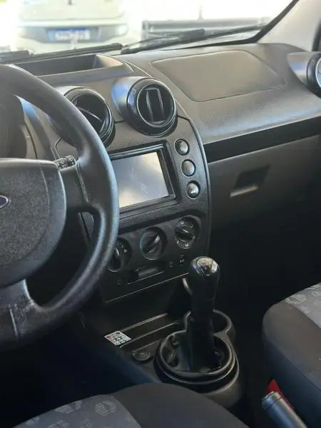 Carro Ford Fiesta Hatch 2013 Rocam 1.0 (Flex)