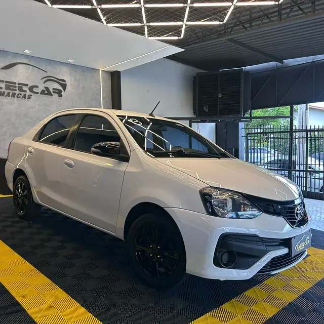 Carro Toyota Etios Sedan 2019 X Plus 1.5 (Flex)