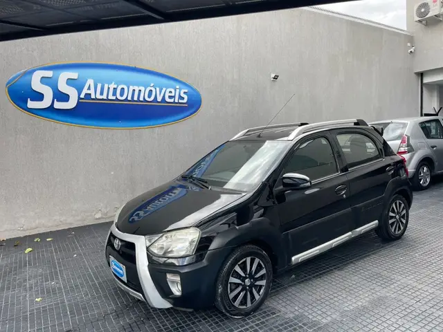 Carro Toyota Etios 2015 Cross 1.5 (Flex)
