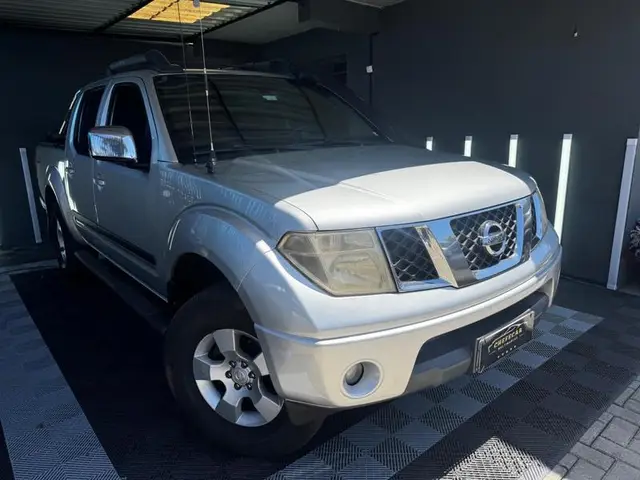 Carro Nissan Frontier 2012 LE 4x4 2.5 16V (cab. dupla)