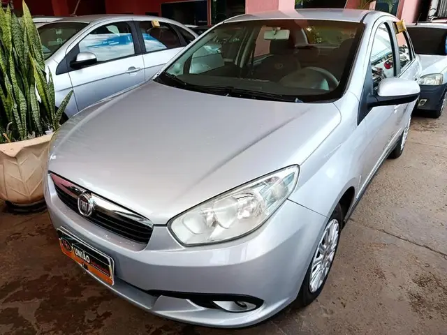 Carro Fiat Grand Siena 2013 Evo Attractive 1.4 8V (Flex)