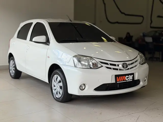 Carro Toyota Etios 2017 X 1.3 (Flex)