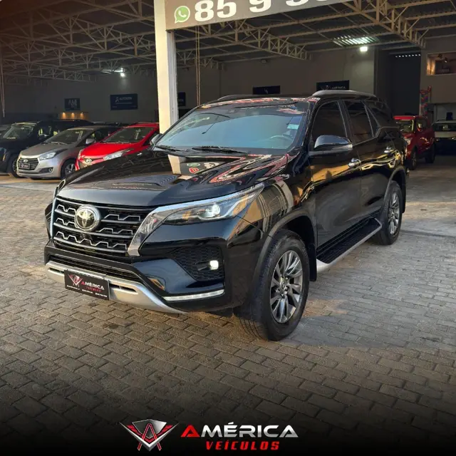 Carro Toyota SW4 2022 SRX 2.8 turbodiesel 7L 4x4 (Aut)