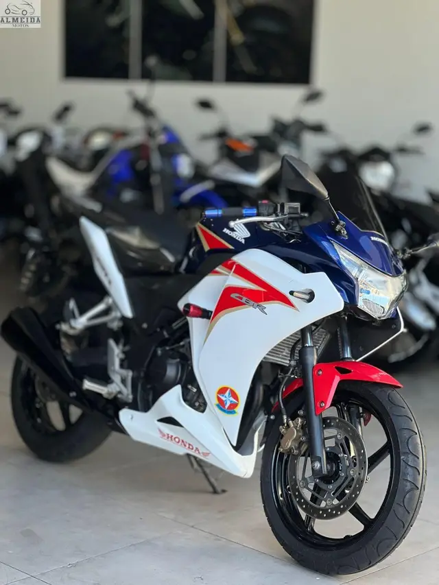 Moto Honda CBR 250R 2012 Standard