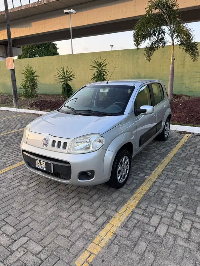 Carro Fiat Uno 2014 Vivace College 1.0 8V (Flex) 4p