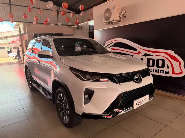 Carro Toyota SW4 2025 SRX Platinum 2.8 Turbodiesel 4x4 (Aut.) (5 Lugares)