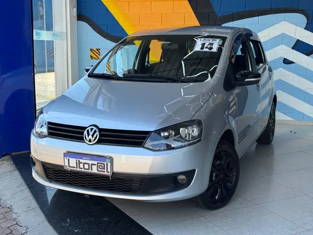 Carro Volkswagen Fox 2014 1.0 TEC Seleção (Flex)