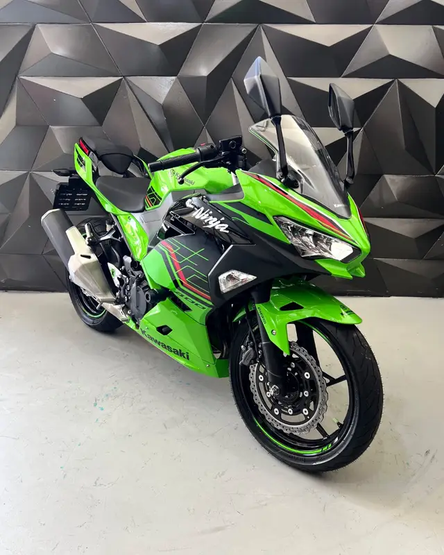 Moto Kawasaki Ninja 2023 400
