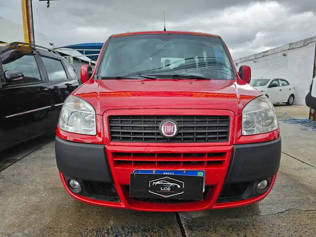 Carro Fiat Doblò 2012 Essence 1.8 16V (Flex)