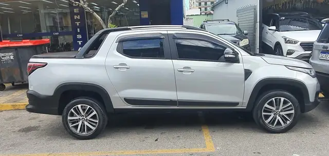 Carro Fiat Strada 2025 Volcano 1.3