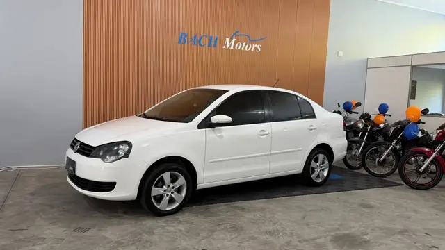 Carro Volkswagen Polo Sedan 2014 1.6 8V (Flex)