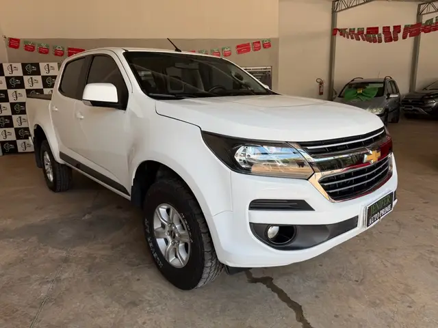 Carro Chevrolet S10 Cabine Dupla 2017 S10 2.5 ECOTEC SIDI LT 4x2 (Cabine Dupla)