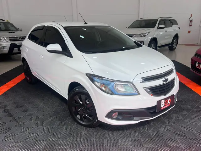 Carro Chevrolet Onix 2014 1.4 LT SPE/4