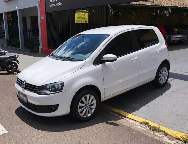 Carro Volkswagen Fox 2014 1.6 VHT (Flex)
