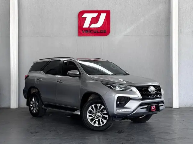 Carro Toyota SW4 2022 SRX 2.8 turbodiesel 7L 4x4 (Aut)