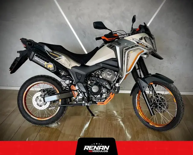 Moto Honda XRE 300 2025 Adventure