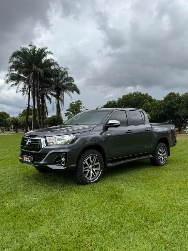 Carro Toyota Hilux Cabine Dupla 2017 Hilux 2.8 TDI SRV CD 4x4 (Aut)