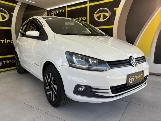 Carro Volkswagen Fox 2015 1.0 TEC Comfortline (Flex)