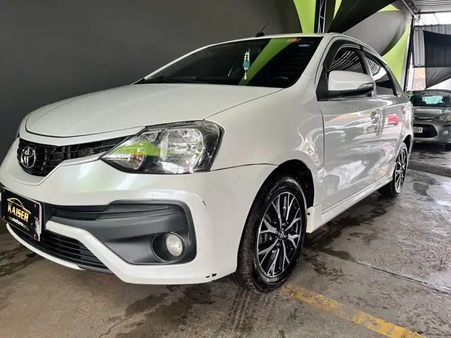 Carro Toyota Etios Sedan 2017 Platinum 1.5 (Aut) (Flex)