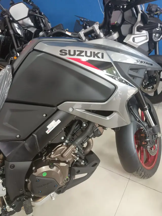 Moto Suzuki V-Strom 2025 1050 XT