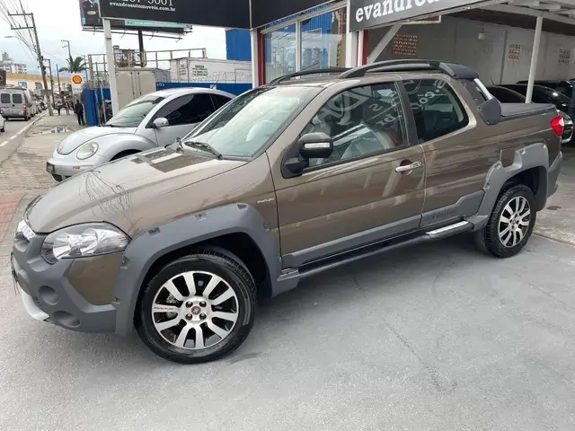 Carro Fiat Strada 2014 Adv.1.8 16V Dualogic Flex CD