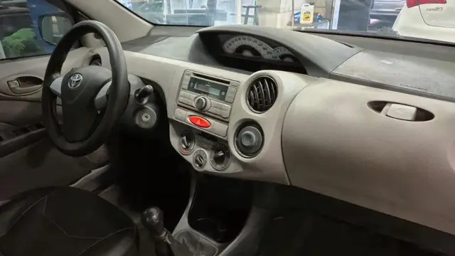 Carro Toyota Etios 2013 XS 1.3 (Flex)