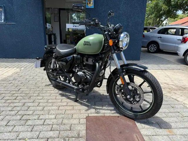 Moto Royal Enfield Meteor 350 2025 Fireball