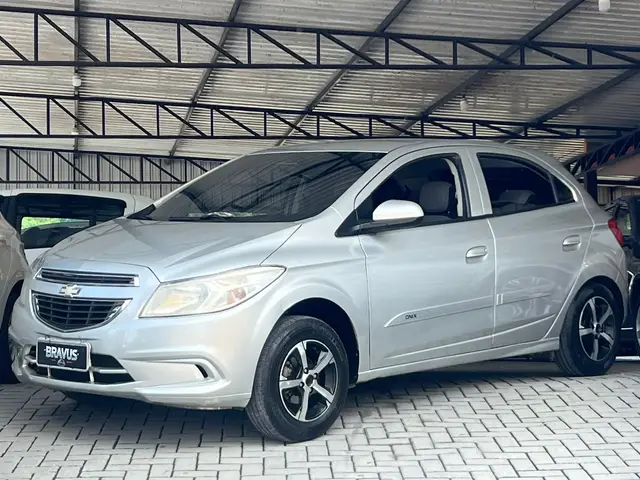 Carro Chevrolet Onix 2015 1.0 LT SPE/4